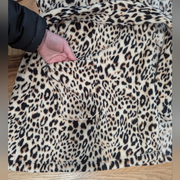 Victoria's Secret Leopard Robe - Picture 2 of 8